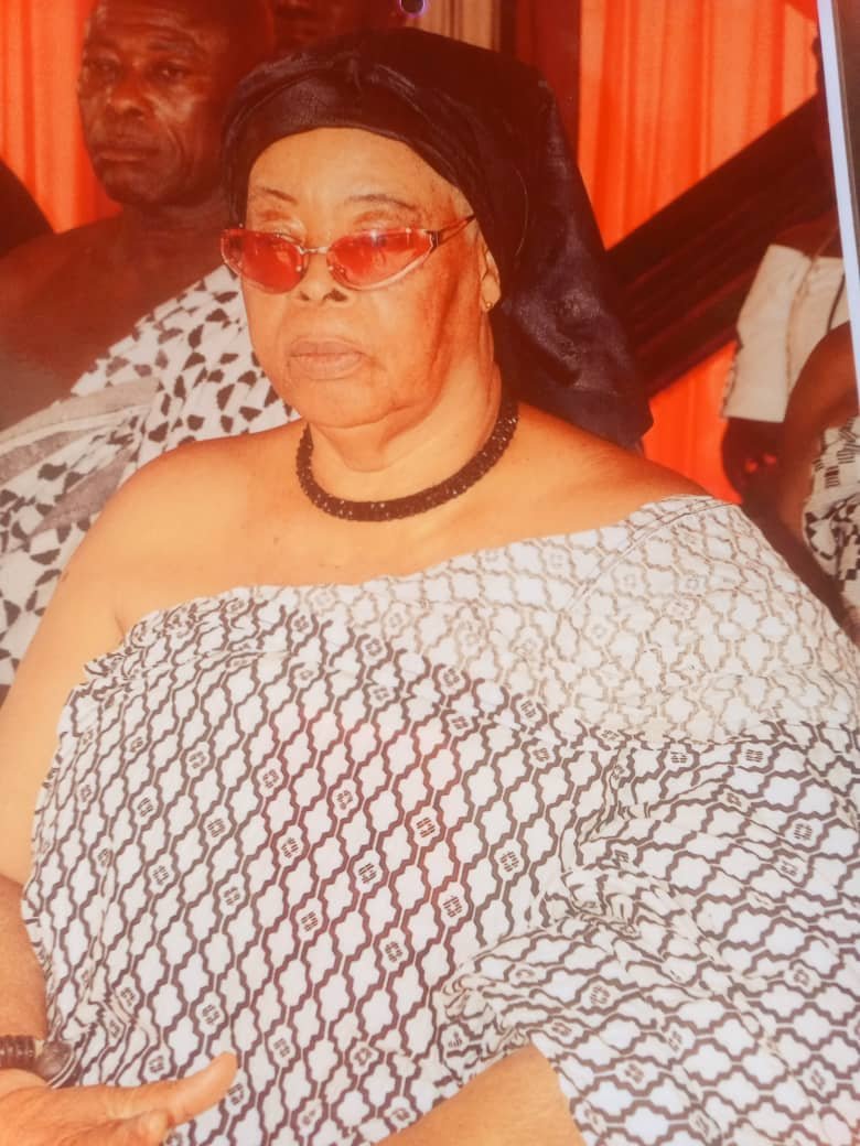 Divisional Queen mother of the Gomoa Ajumako Traditional Area Nana Ayeraba II